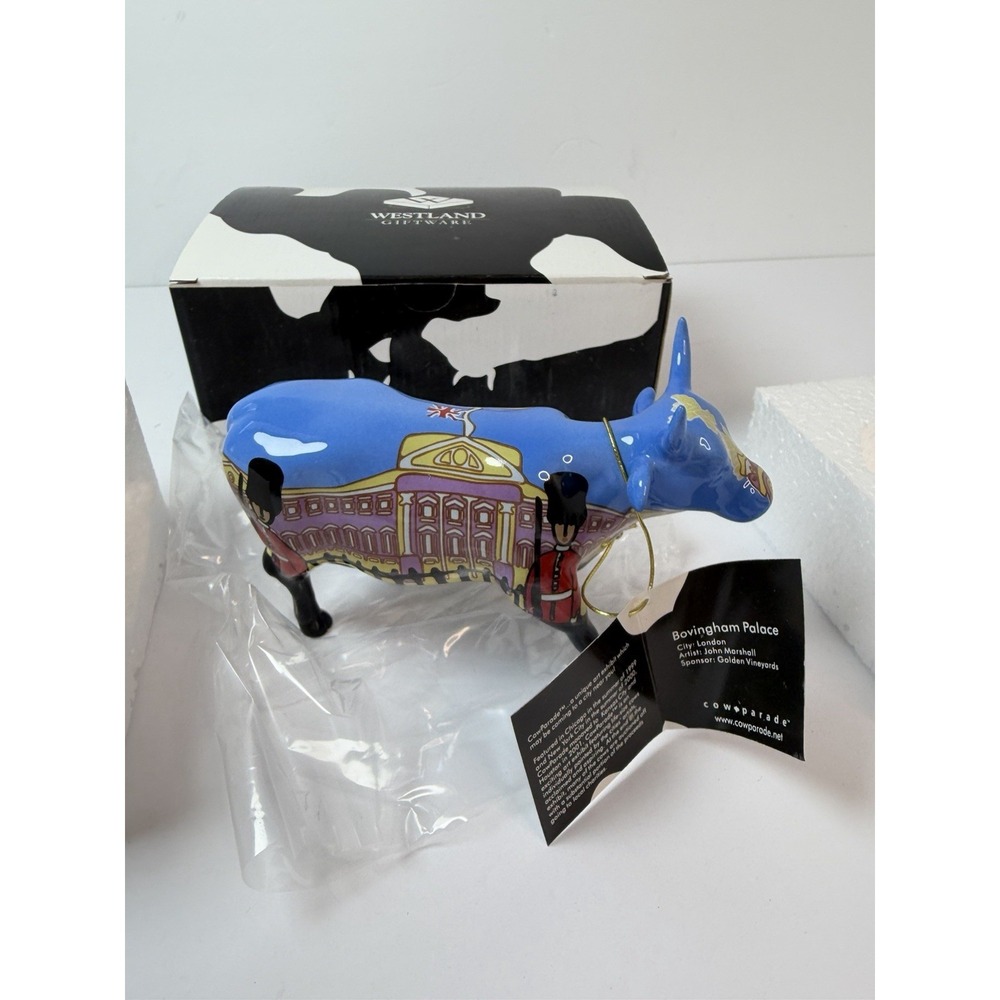 Cow Parade 6004 Bovingham Palace London 2002 Figurine with‎ Box Tag